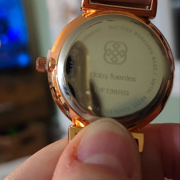 💝 2/$35 💝new Daisy Fuentes watch not worn and snowflakes necklace - Picture 4 of 5